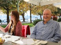 Nach der Ankunft von Fred Haise und Dakota Woodall, seiner Enkelin, am Mittwoch, dem 10. Oktober 2018  in Luzern, gab es bald einmal das erste Mittagessen, bei schönstem Wetter, draussen (Hotel National)
